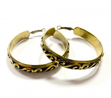 Goudkleurige statement oorringen