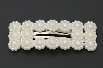 Haarclip versierd met imitatieparels