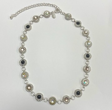 Ketting met gekleurde hangertjes 1