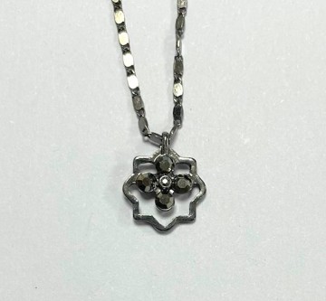 Ketting met zirkonia stenen