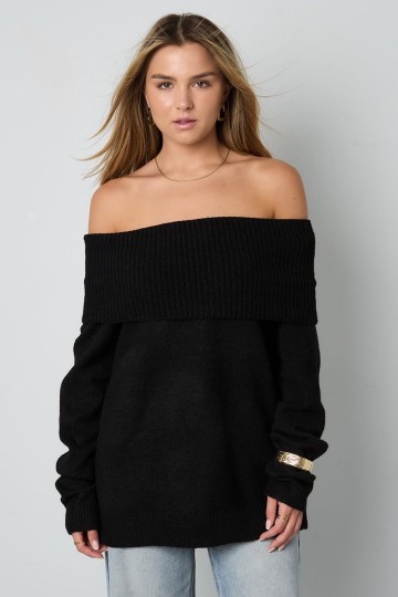 Off the shoulder basic sweather