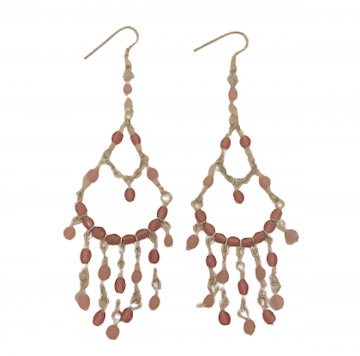 Oorbellen met roze kraaltjes   95 centimeter