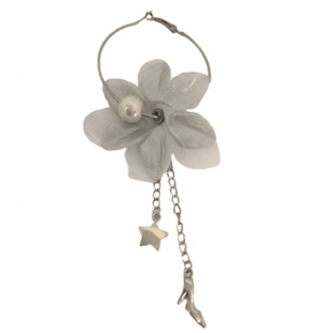 Oorhanger bloem grijs
