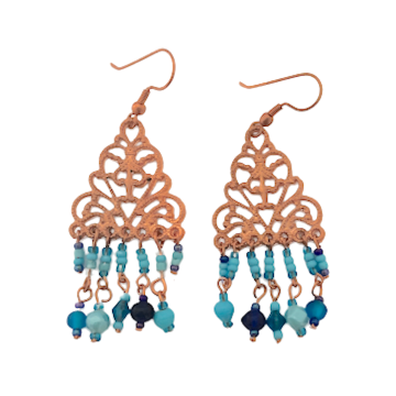 Oorhangers   koper kleurig   met blauwe kraaltjes