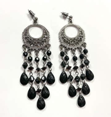 Oorhangers zwarte kralen   zilverkleurig