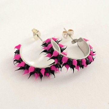 Oorringen vlammen roze zwart