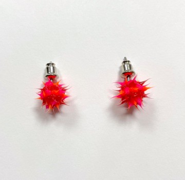 Oorstekers vlammen roze rood