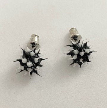 Oorstekers zwart wit zilverkleurig