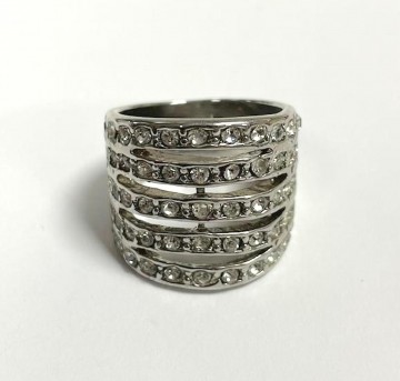Ring zilverkleurig met strass steentjes