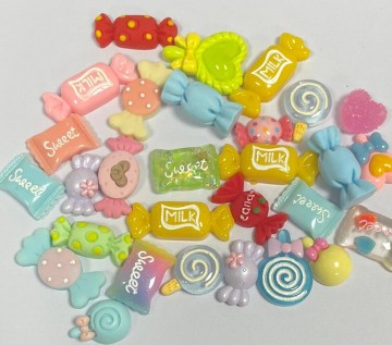 Set met 31 losse bedeltjes