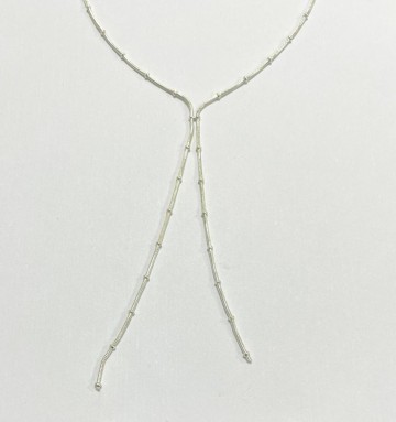 Zilverkleurige ketting   elegant