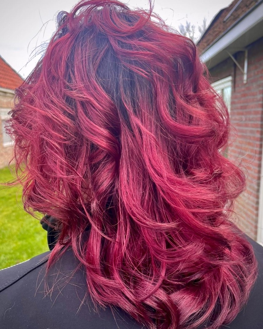 Na, rood haar kapsel 